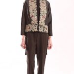 کت پشت‌ بلند مشکی با گلدوزی فاخر